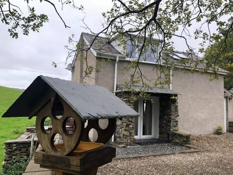 Tudor Cottage, Newby Bridge House in England