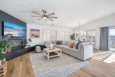 Steps To #PismoBeach with Poker, Foosball, FREE EV Charger, and Bikes House in Oceano