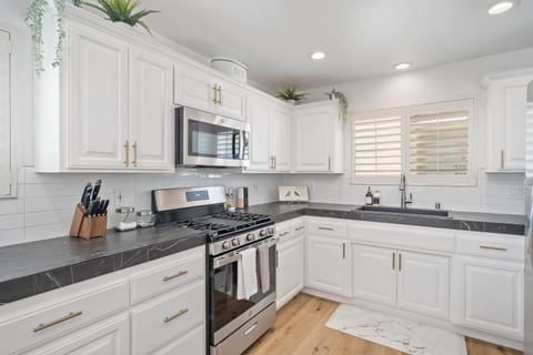 Steps To #PismoBeach with Poker, Foosball, FREE EV Charger, and Bikes House in Oceano