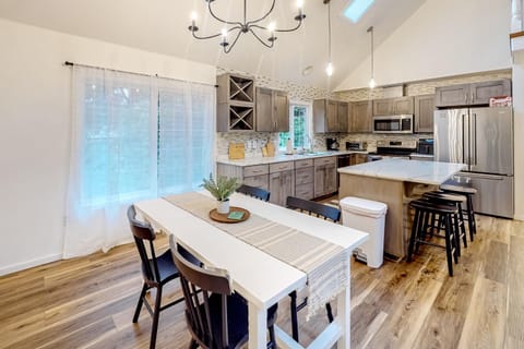 Treehouse by the Sea House in Cape Meares