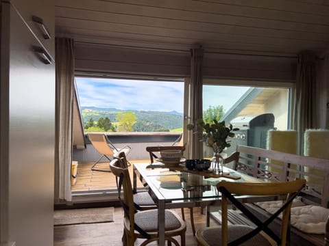 Natural landscape, View (from property/room), Balcony/Terrace, Living room, Seating area, Dining area, Mountain view