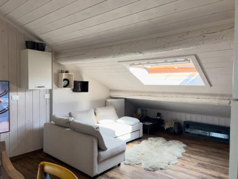 Living room, Seating area, Evening entertainment