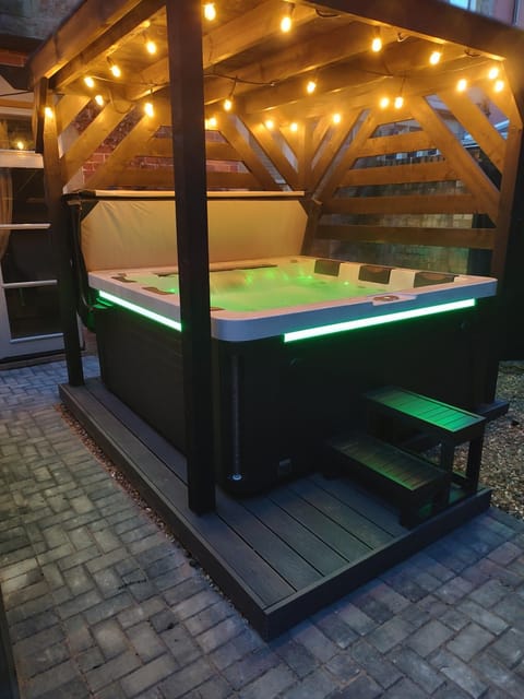 The West Wing at Eriviat Hall Hot Tub House in Wales