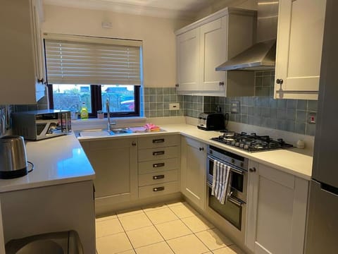 Coffee/tea facilities, Kitchen or kitchenette, dishwasher, minibar, pet friendly, stove, toaster