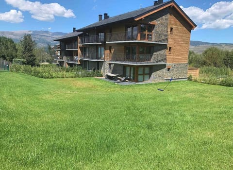 Property building, Natural landscape, Garden, Garden view, Mountain view