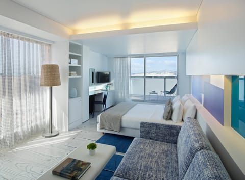 Photo of the whole room, City view