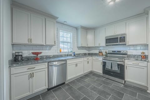 The Eclectic Inn Downtown House in Athens