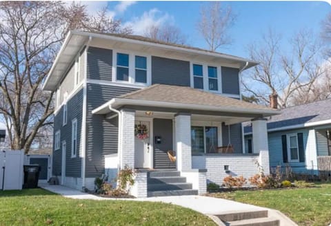 Irish Cove Getaway! Walk to ND! House in South Bend