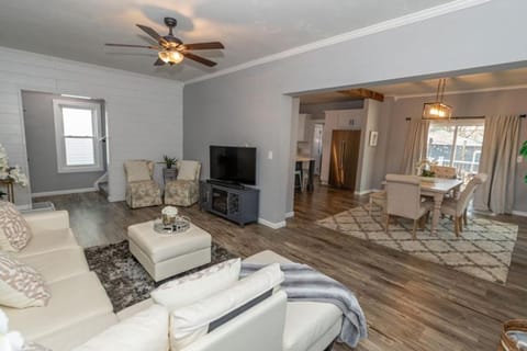 Irish Cove Getaway! Walk to ND! House in South Bend