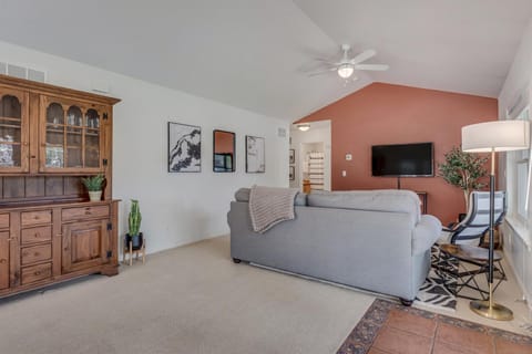 TV and multimedia, Living room, Seating area, Evening entertainment