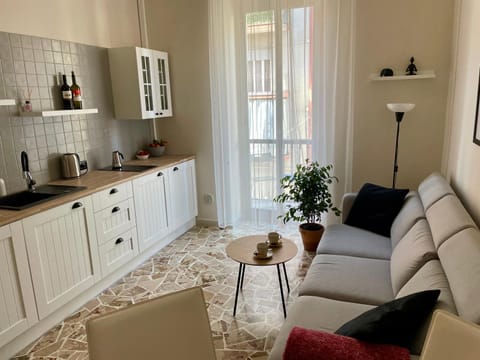 Kitchen or kitchenette, Living room, Seating area, stove
