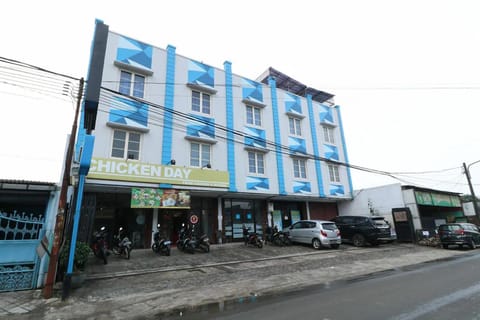 Property building, Neighbourhood, Street view, Parking