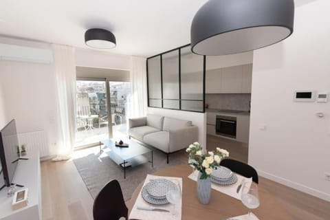 TV and multimedia, Kitchen or kitchenette, Living room, Photo of the whole room, Seating area, Dining area, air conditioner