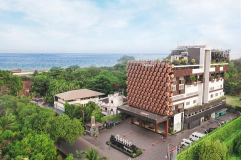 Property building, Day, Neighbourhood, Natural landscape, Bird's eye view, City view, Sea view, Street view, Location, Parking