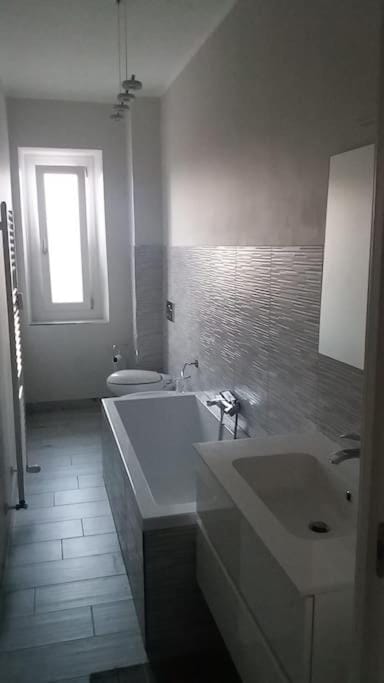 Bathroom, Bath, towels