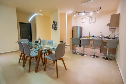 Restaurant/places to eat, kitchen