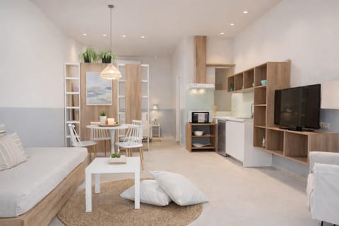 TV and multimedia, Kitchen or kitchenette, Living room, Seating area, Dining area, minibar, oven