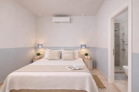 Bed, Photo of the whole room, Bedroom, air conditioner