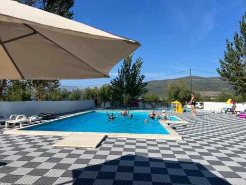 People, Natural landscape, Mountain view, Pool view, Sea view, Swimming pool, young children, older children, group of guests, sunbed