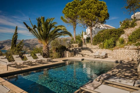 Day, Natural landscape, Garden, Garden view, Mountain view, Pool view, Swimming pool, sunbed