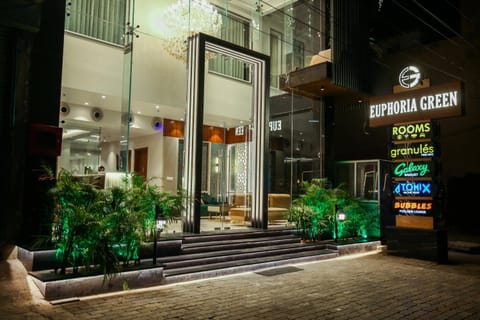Facade/entrance