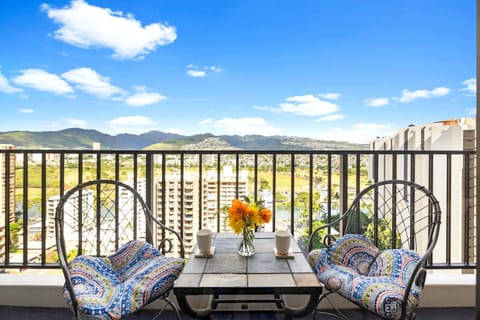 View (from property/room), Balcony/Terrace, Mountain view