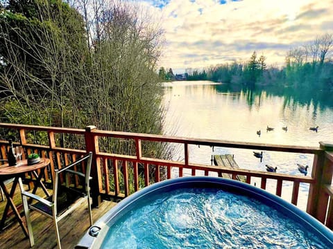 Property building, Hot Tub, Balcony/Terrace, Lake view