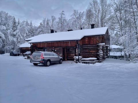 Vuokatti ski-in: Mökistä suksilla suoraan mäkeen tai ladulle Apartment in Finland