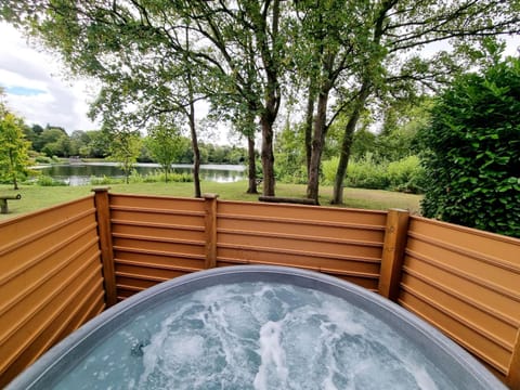 Property building, Hot Tub, Hot Tub