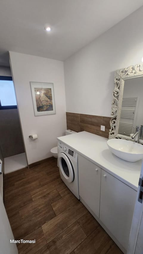 Meublé de tourisme avec terrasse vue montagne Apartment in Corsica