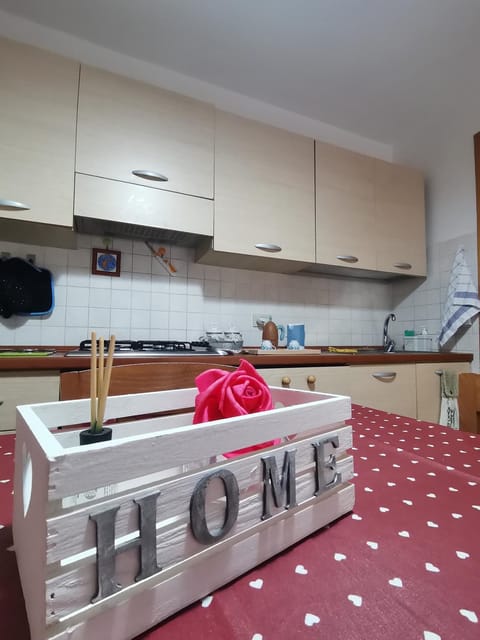 Kitchen or kitchenette, pet friendly, stove