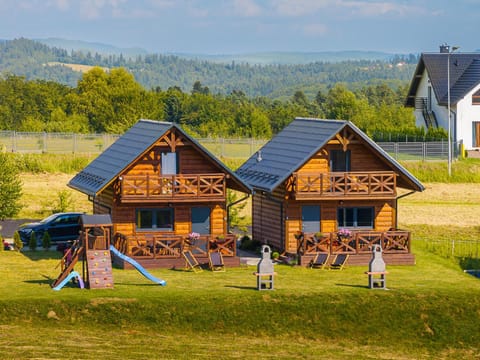Property building, Day, Natural landscape, Garden, Garden view, Mountain view