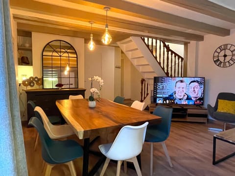 Property building, Living room, Dinner