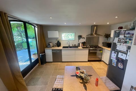 House quiet and wooded House in Aix-en-Provence