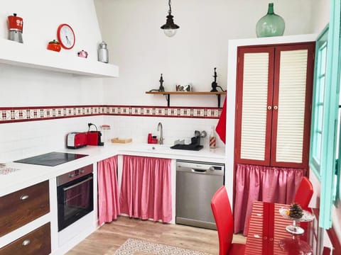 Coffee/tea facilities, Kitchen or kitchenette, dishwasher, minibar, pet friendly, stove, toaster