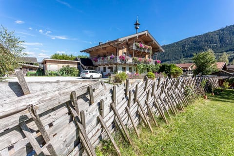 Property building, Spring, Day, Natural landscape, Garden, Garden view, Mountain view, Parking
