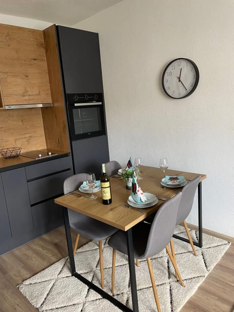 Kitchen or kitchenette, Dining area, pet friendly, stove