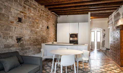 Kitchen or kitchenette, Living room, Seating area, Dining area, minibar, pet friendly