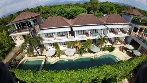Property building, Patio, Spring, Day, Natural landscape, Garden, View (from property/room), Balcony/Terrace, Garden view, Pool view, Swimming pool, sunbed
