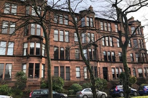 Spacious 3 bed flat in the heart of the west end. Apartment in Glasgow