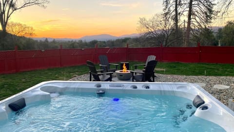 Natural landscape, Hot Tub, Hot Tub, Spa and wellness centre/facilities, Mountain view, Sunset