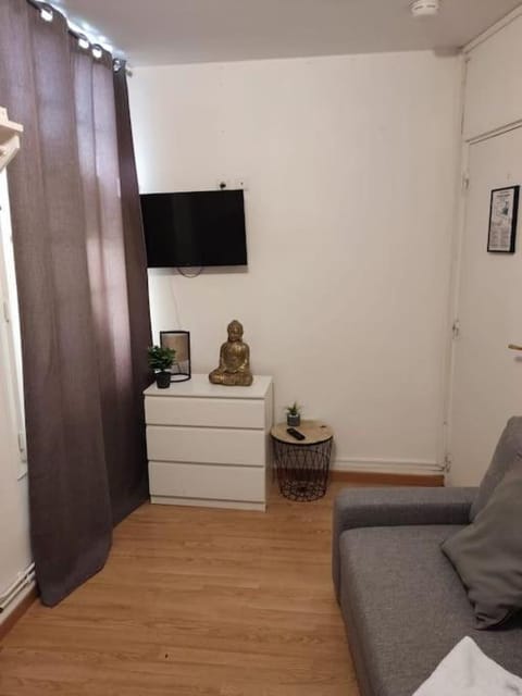 Studio Glacière Apartment in Paris