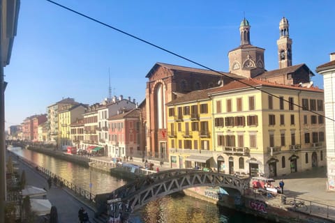 Nearby landmark, Day, Neighbourhood, City view, Landmark view, River view, Street view