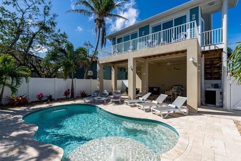Property building, Patio, Swimming pool