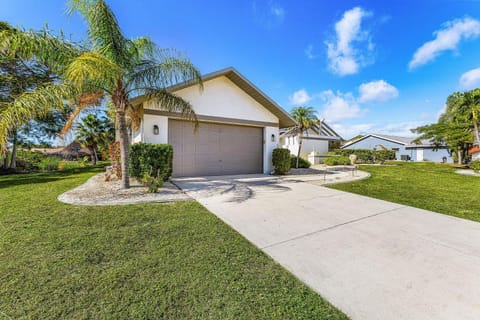 Beautiful Private Pool Home In-between Fort Myers Beach and Sanibel Island home House in Iona