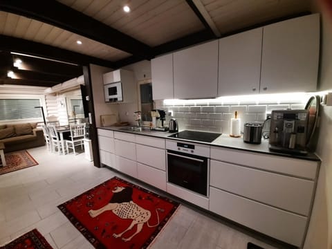 Coffee/tea facilities, Kitchen or kitchenette, minibar, pet friendly, stove, toaster