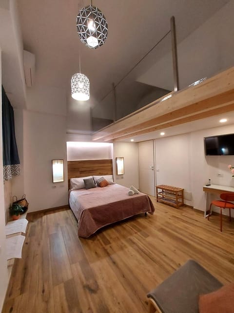 Bed, TV and multimedia, Bedroom, wardrobe
