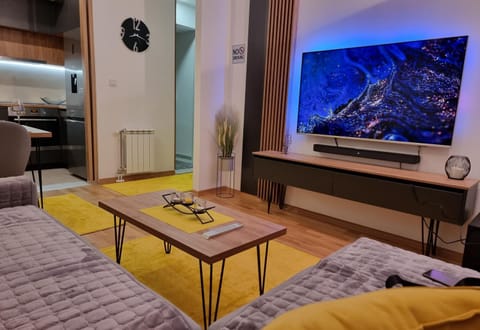 Communal lounge/ TV room, TV and multimedia, Living room, Seating area, Evening entertainment