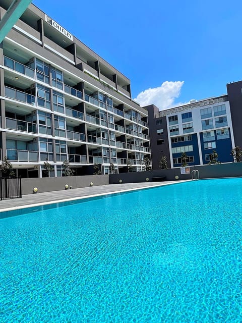 Property building, Day, Pool view, Swimming pool, sunbed
