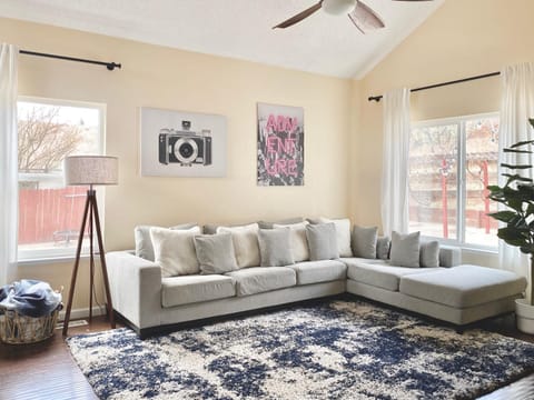 Living room, Seating area, fireplace